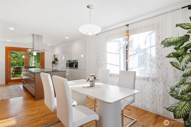 9615 NE 26th Street, Clyde Hill, WA 98004