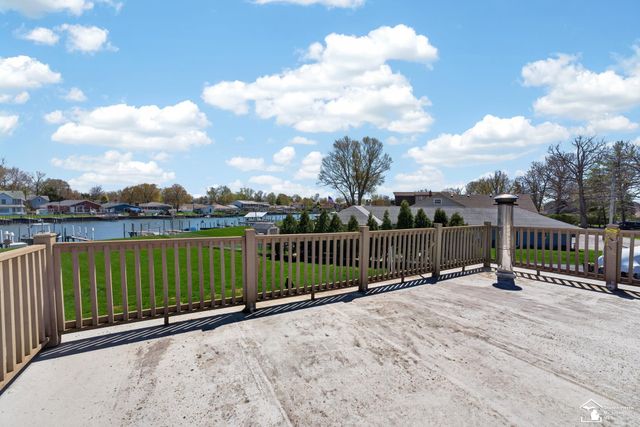 30189 Pointe Drive, Gibraltar, MI 48173