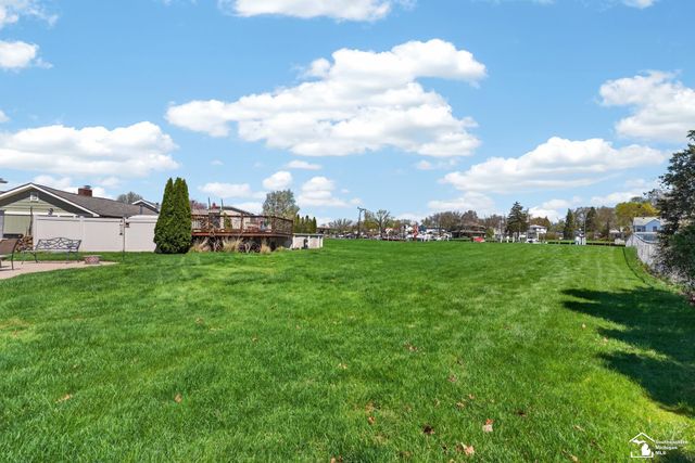 30189 Pointe Drive, Gibraltar, MI 48173