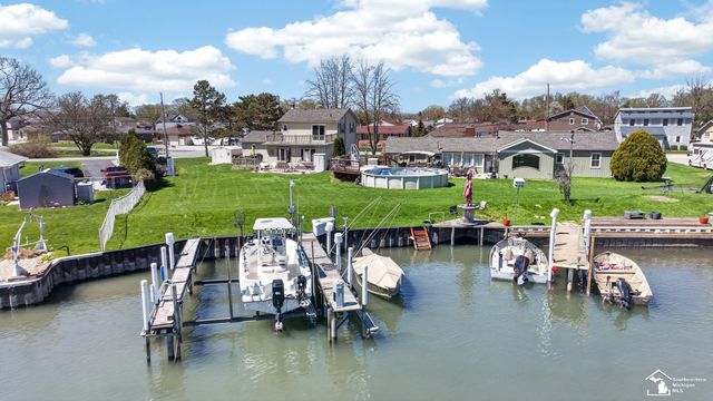 30189 Pointe Drive, Gibraltar, MI 48173