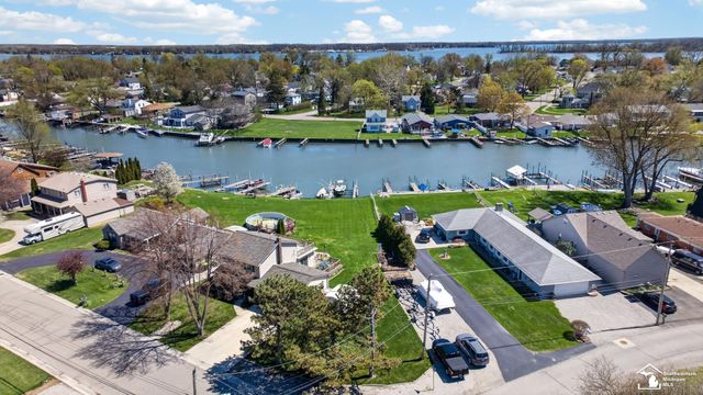 30189 Pointe Drive, Gibraltar, MI 48173