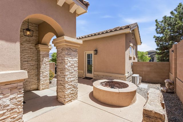 7010 Wrangell Loop NE, Rio Rancho, NM 87144