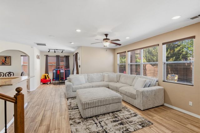 7010 Wrangell Loop NE, Rio Rancho, NM 87144