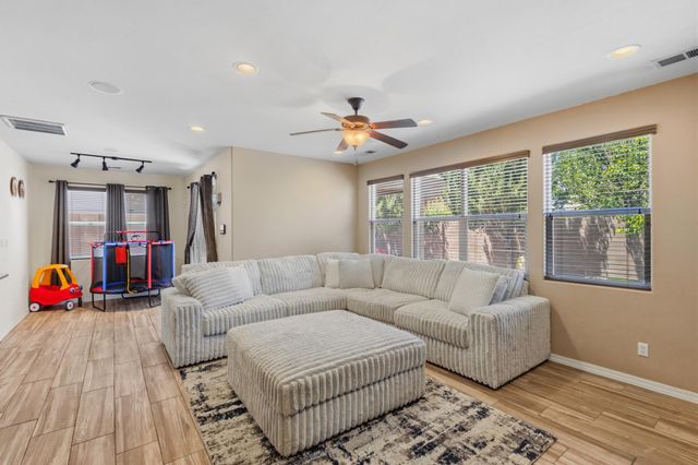 7010 Wrangell Loop NE, Rio Rancho, NM 87144