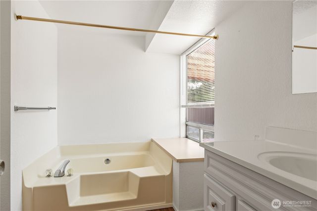 727 Salzburg Lane SE, Olympia, WA 98513