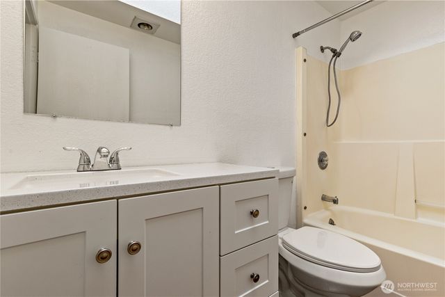727 Salzburg Lane SE, Olympia, WA 98513