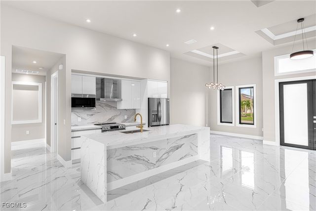 2100 SW 26th ST, Cape Coral, FL 33914