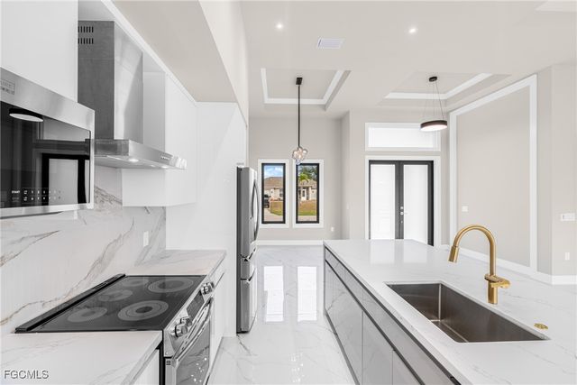 2100 SW 26th ST, Cape Coral, FL 33914