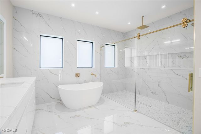 2100 SW 26th ST, Cape Coral, FL 33914