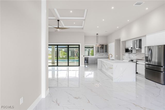 2100 SW 26th ST, Cape Coral, FL 33914