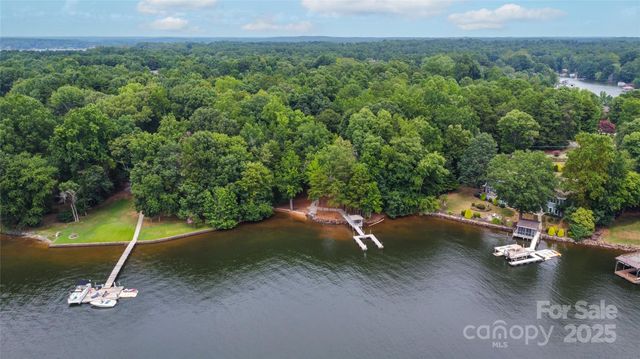 800 Lakeview Shores Loop, Mooresville, NC 28117