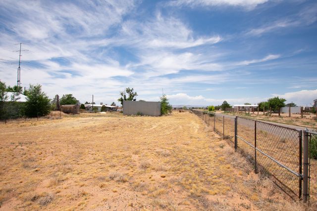 28 Valencia Drive, Los Lunas, NM 87031