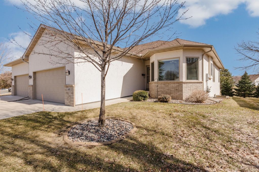 469 Roundhouse Street, Shakopee, MN 55379