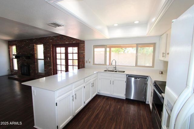 621 W LOS LAGOS VISTA Avenue, Mesa, AZ 85210