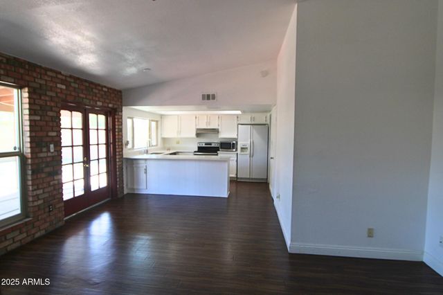 621 W LOS LAGOS VISTA Avenue, Mesa, AZ 85210