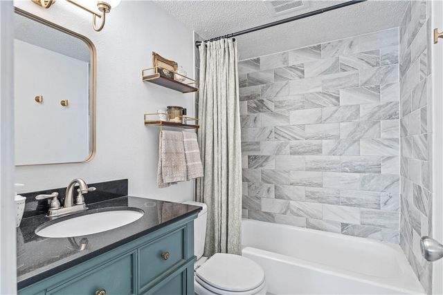 1521 W Gum Street, Rogers, AR 72758