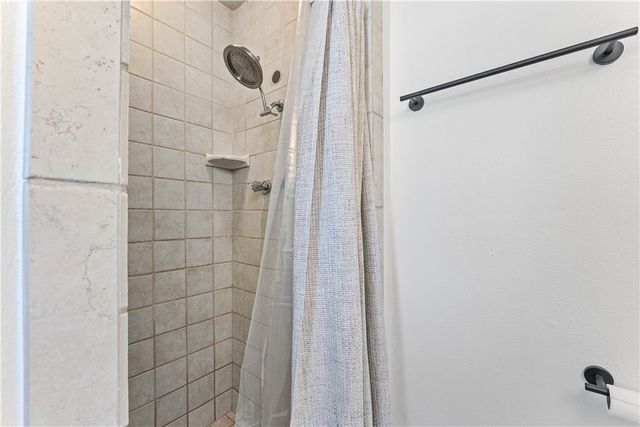 1521 W Gum Street, Rogers, AR 72758