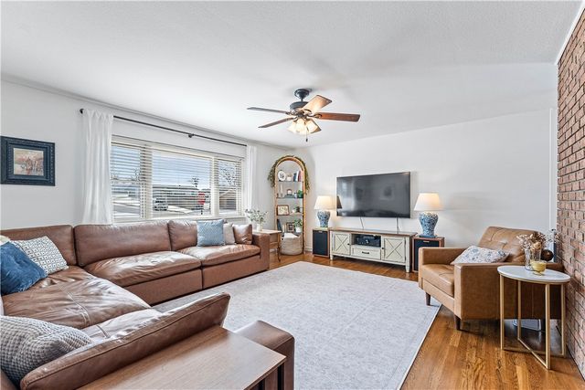 1521 W Gum Street, Rogers, AR 72758