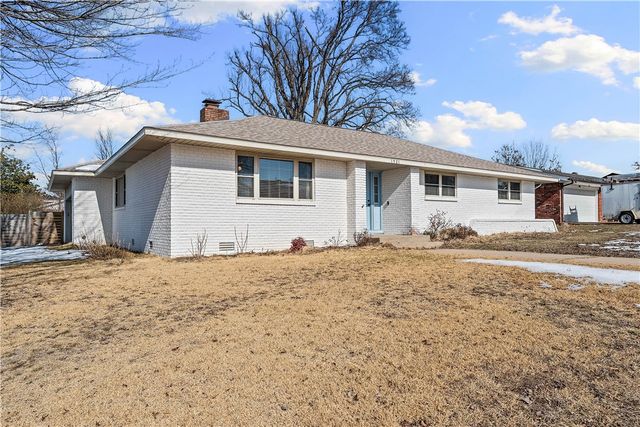 1521 W Gum Street, Rogers, AR 72758