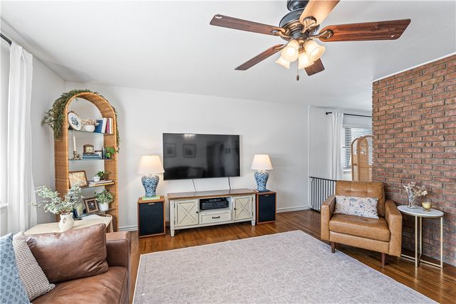 1521 W Gum Street, Rogers, AR 72758