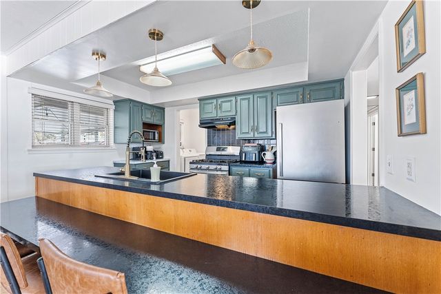 1521 W Gum Street, Rogers, AR 72758