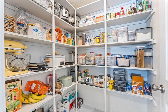 1521 W Gum Street, Rogers, AR 72758