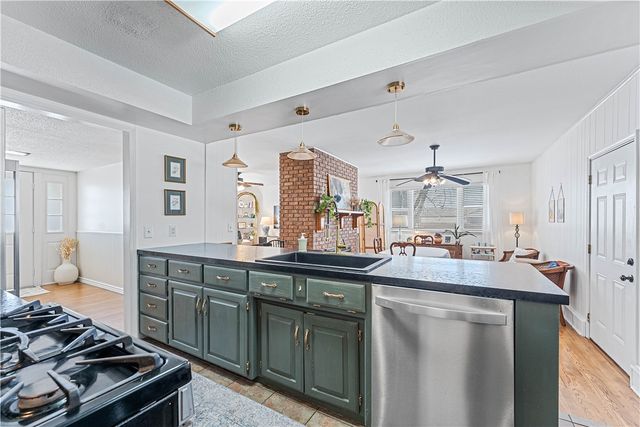 1521 W Gum Street, Rogers, AR 72758