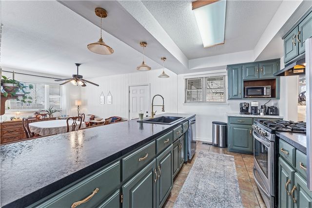 1521 W Gum Street, Rogers, AR 72758