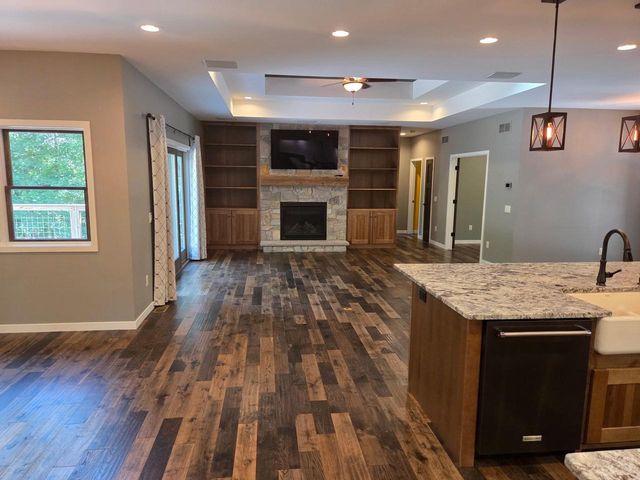 763 Coyote Ct Court, Deerfield, WI 53531