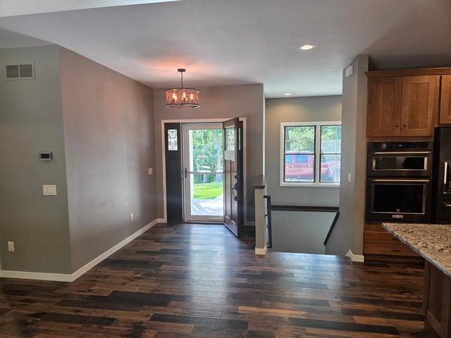 763 Coyote Ct Court, Deerfield, WI 53531