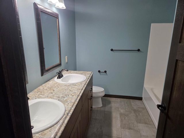 763 Coyote Ct Court, Deerfield, WI 53531