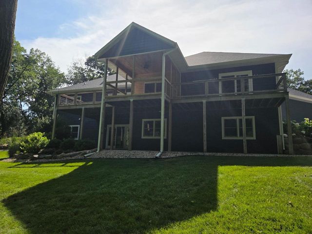 763 Coyote Ct Court, Deerfield, WI 53531