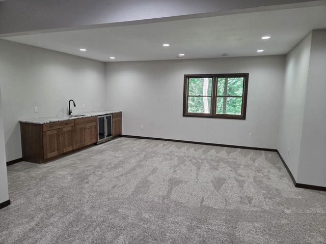 763 Coyote Ct Court, Deerfield, WI 53531