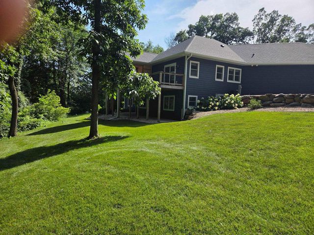 763 Coyote Ct Court, Deerfield, WI 53531