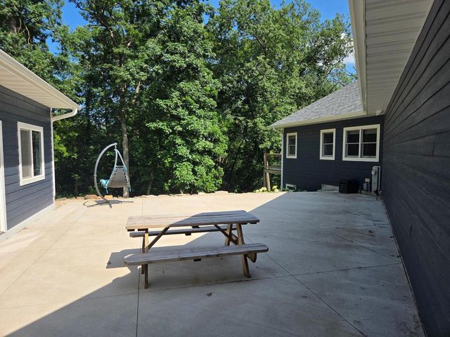 763 Coyote Ct Court, Deerfield, WI 53531