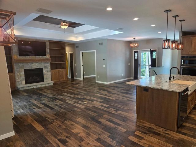 763 Coyote Ct Court, Deerfield, WI 53531