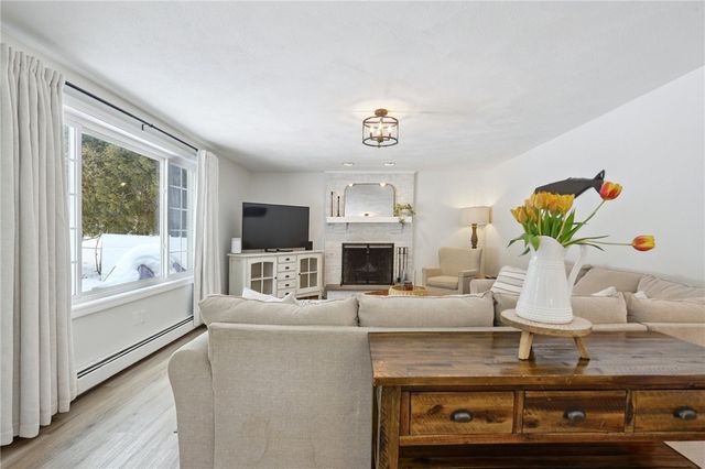 10 Mesa Drive, North Kingstown, RI 02852