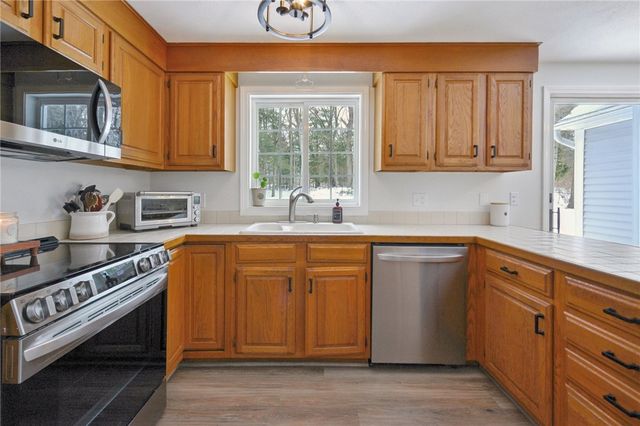 10 Mesa Drive, North Kingstown, RI 02852