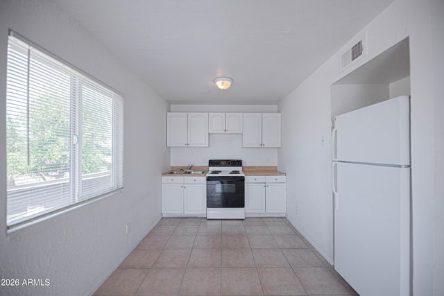 9606 N 11TH Avenue 105, Phoenix, AZ 85021