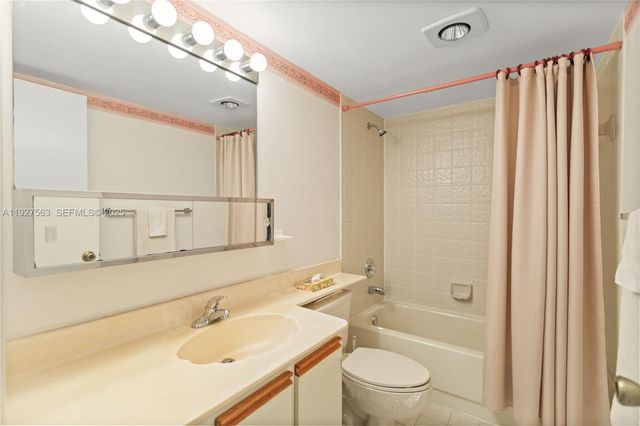 190 SE 5th Ave 202, Dania Beach, FL 33004