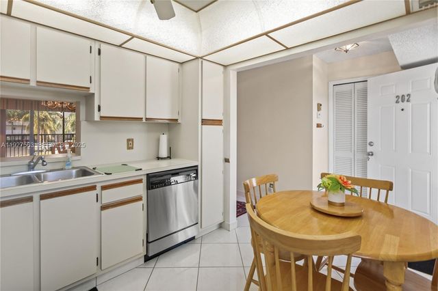 190 SE 5th Ave 202, Dania Beach, FL 33004