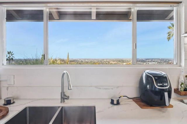 2068 Camino Culebra, Vista, CA 92084