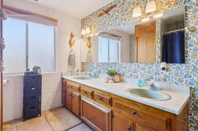 2068 Camino Culebra, Vista, CA 92084