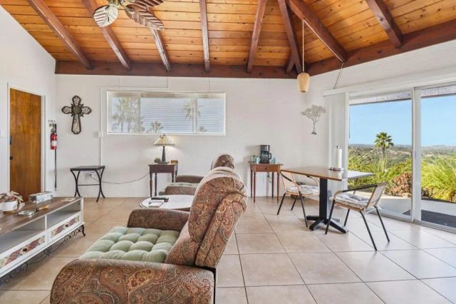 2068 Camino Culebra, Vista, CA 92084