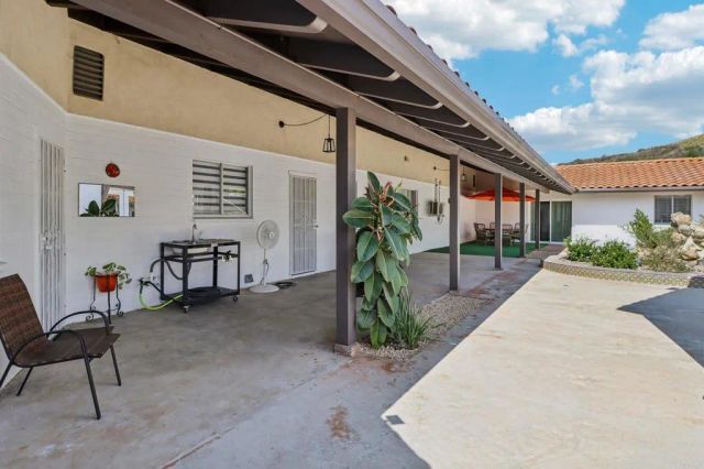 2068 Camino Culebra, Vista, CA 92084
