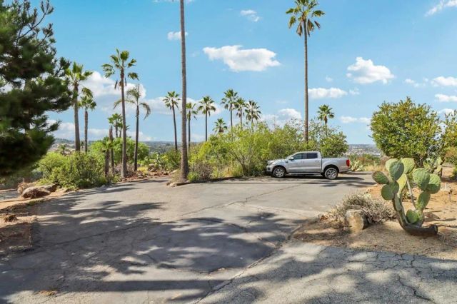 2068 Camino Culebra, Vista, CA 92084