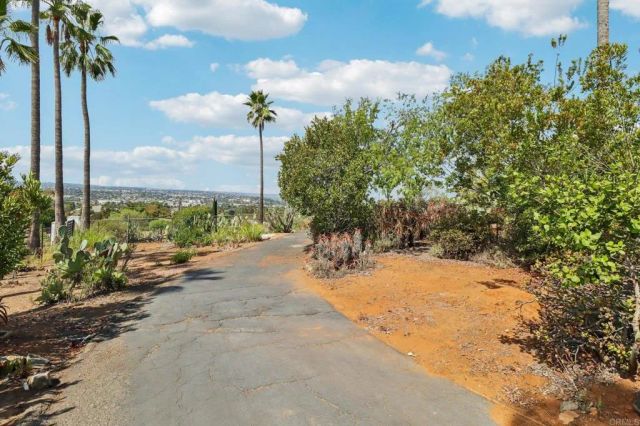 2068 Camino Culebra, Vista, CA 92084