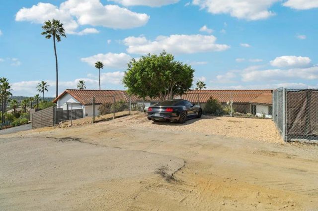 2068 Camino Culebra, Vista, CA 92084