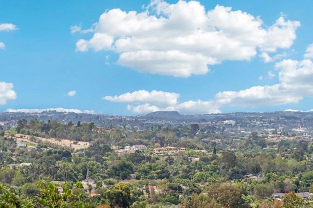 2068 Camino Culebra, Vista, CA 92084