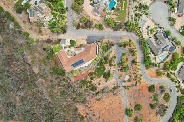 2068 Camino Culebra, Vista, CA 92084